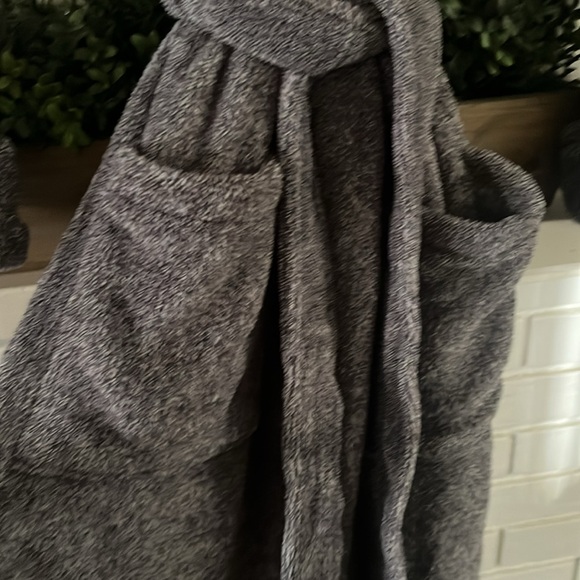 Tommy Bahama full length bathrobe, size S/M - Picture 3 of 4